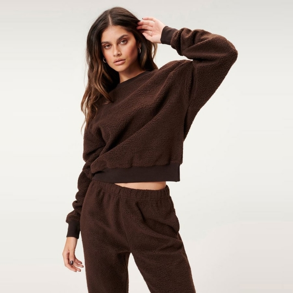 Good American Sherpa Boyfriend Pullover Sweatshirt - Picture 1 of 5